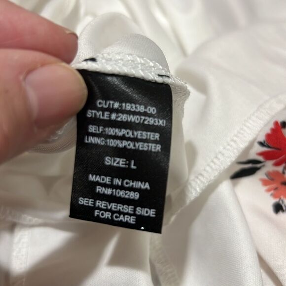 Row A red and white floral fit and flare sundress size large EUC smocked back - Picture 12 of 12